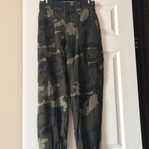 Elastic Waist & Ankle Camo Jeggings